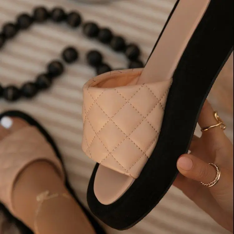 2022 Summer New Top Quality Fashion Women Platform Slippers Ladies Open Toe Solid Color Slippers, As pictures
2022 Summer New Top Quality Fashion Women Platform Slippers Ladies Open Toe Solid Color Slippers, As pictures