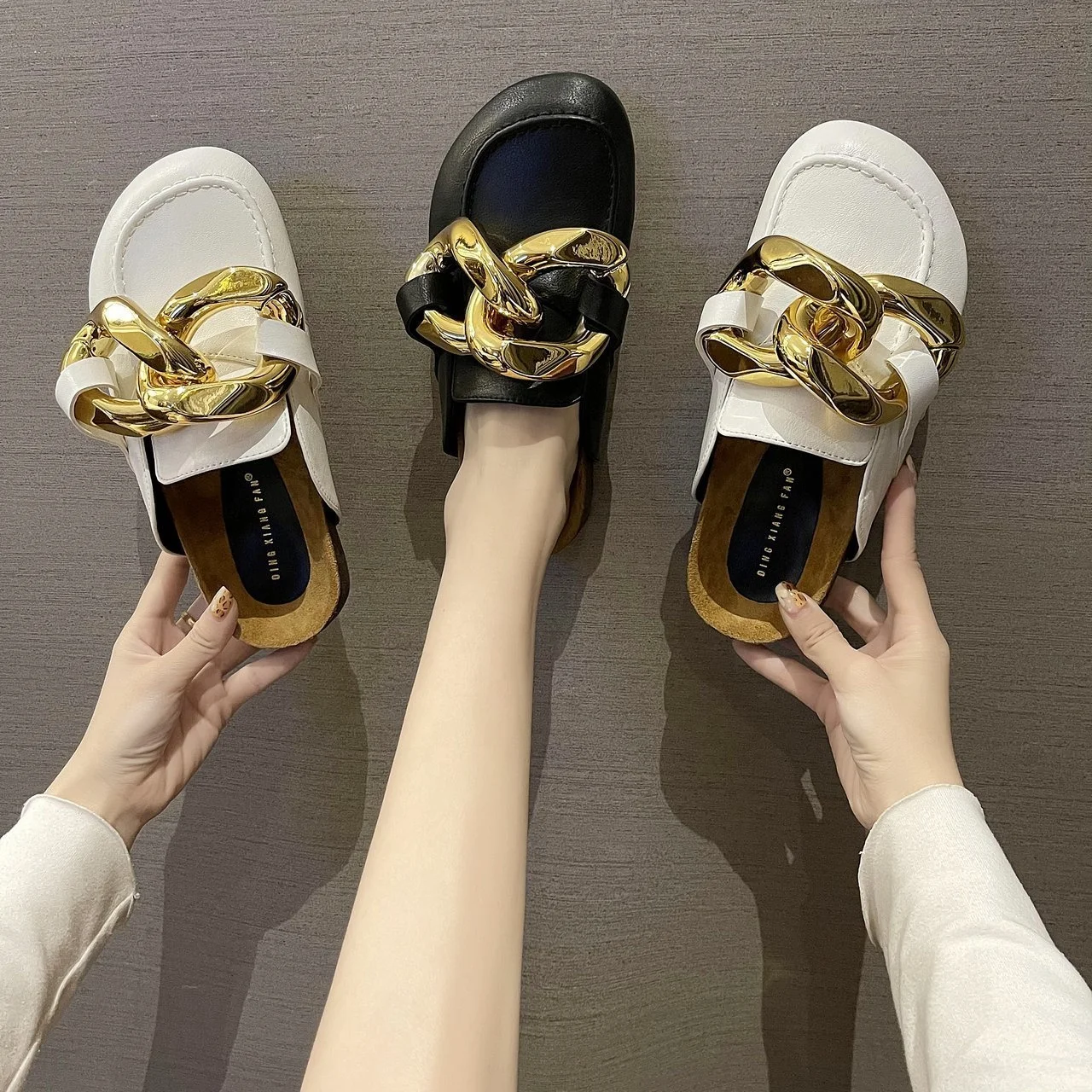 Gold Chain Decor Round Toe Flat Mules Lazy Loafers Shoes Women's PU Leather Casual Slippers Female Shoes, As picture
Gold Chain Decor Round Toe Flat Mules Lazy Loafers Shoes Women's PU Leather Casual Slippers Female Shoes, As picture