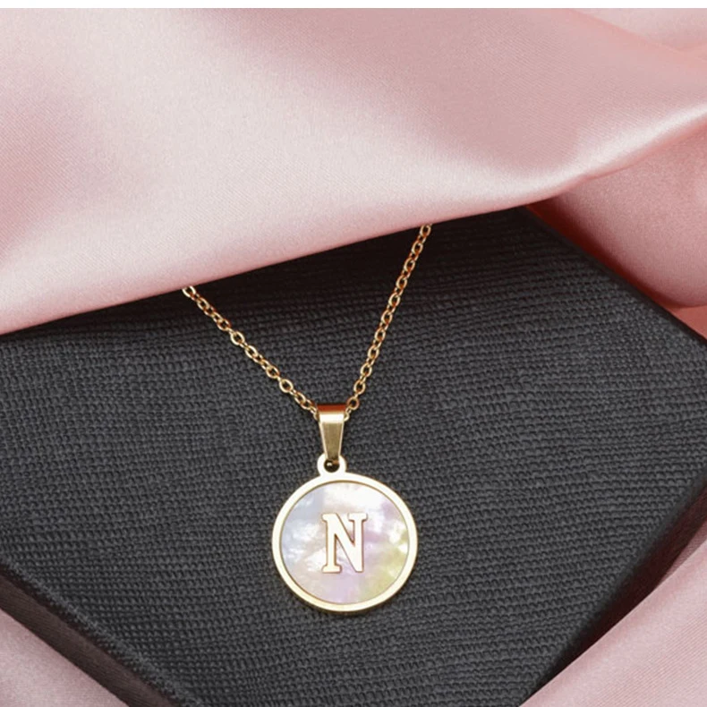 Letter Women's fashion custom jewellery pendant necklaces initial charms mother of pearl shell jewelry necklace, Different color is available 
Letter Women's fashion custom jewellery pendant necklaces initial charms mother of pearl shell jewelry necklace, Different color is available