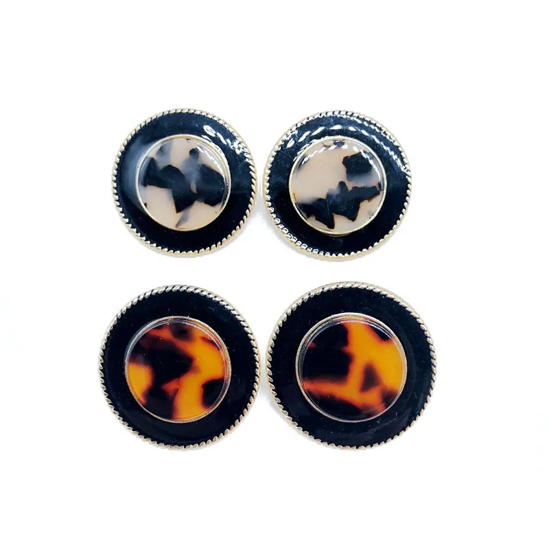 Vintage Turtle Pattern Stud Earrings Chic Ear Clip Elegant Women Jewelry, Black brown
Vintage Turtle Pattern Stud Earrings Chic Ear Clip Elegant Women Jewelry, Black brown