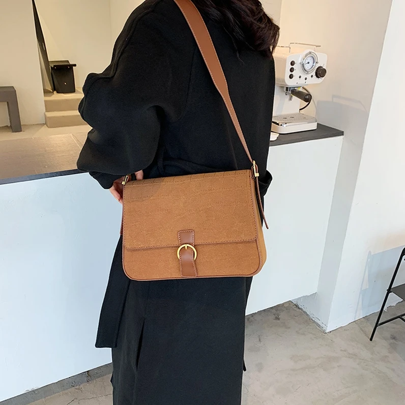 XP1327 European and American retro ladies one-shoulder large-capacity bags female 2020 popular new trendy fashion net celebrity messenger tote bag
XP1327 European and American retro ladies one-shoulder large-capacity bags female 2020 popular new trendy fashion net celebrity messenger tote bag