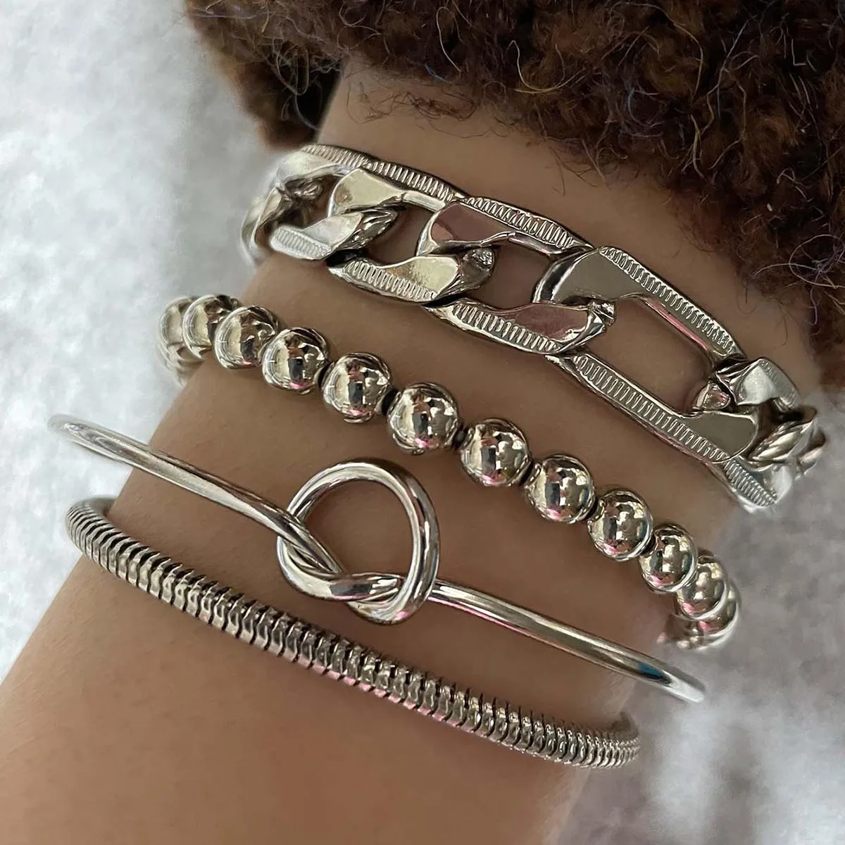 4 Pcs/Set European American Cross Border Jewelry Snake Chain Beaded Knot Irregular Pattern Bracelet Set Ins Punk Bracelet Set, Silver
4 Pcs/Set European American Cross Border Jewelry Snake Chain Beaded Knot Irregular Pattern Bracelet Set Ins Punk Bracelet Set, Silver