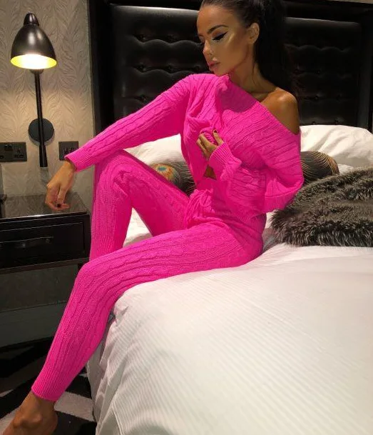 2020 factory solid color women sweater two piece set clothing long sleeve sexy crop top and pants sweater suits
2020 factory solid color women sweater two piece set clothing long sleeve sexy crop top and pants sweater suits