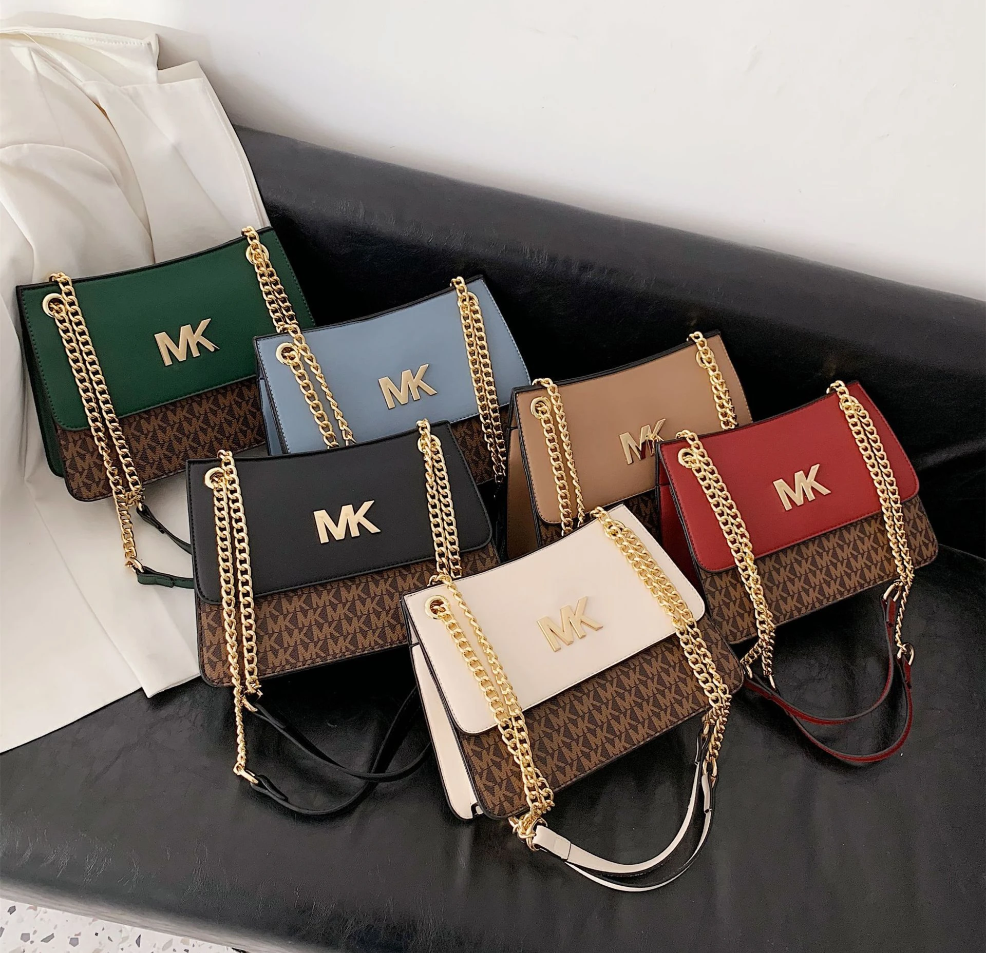New style letter texture small square bag French elegant classic chain shoulder cross-body bag 
New style letter texture small square bag French elegant classic chain shoulder cross-body bag