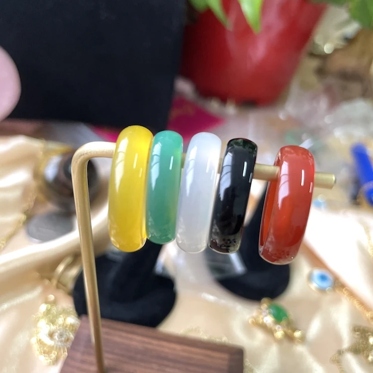 High Quality Jade Rings Natural Stone Jade Ring for Women And Men 2021 Wholesale, White , green,wine red,black,yellow
High Quality Jade Rings Natural Stone Jade Ring for Women And Men 2021 Wholesale, White , green,wine red,black,yellow
