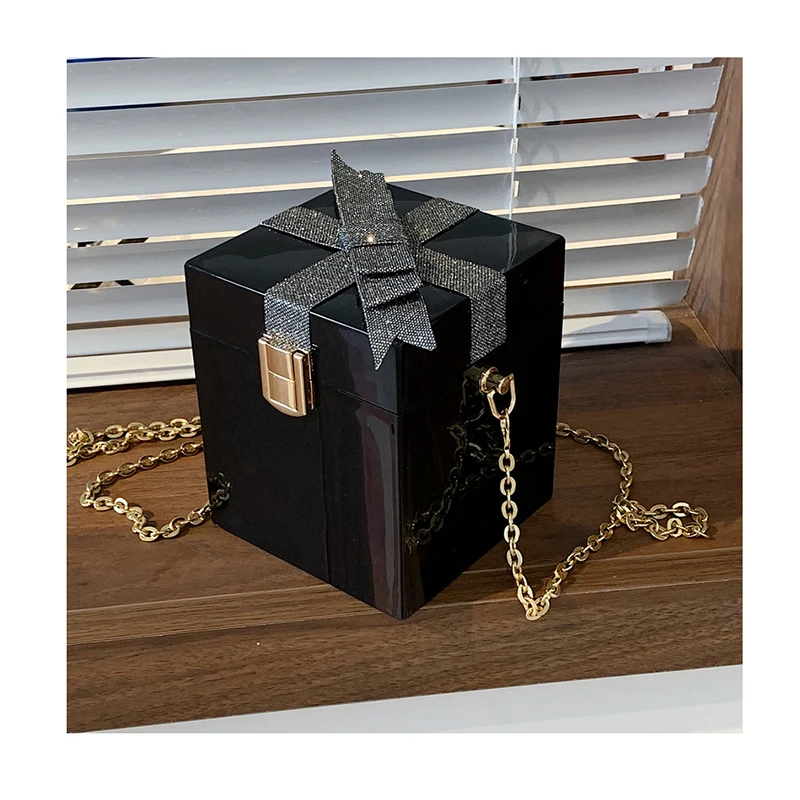 Luxury Shiny Bow Evening Party Hand Bags Acrylic Transparent Chain Messenger Bags Clear PVC Square Banquet Clutch For Women sac
Luxury Shiny Bow Evening Party Hand Bags Acrylic Transparent Chain Messenger Bags Clear PVC Square Banquet Clutch For Women sac