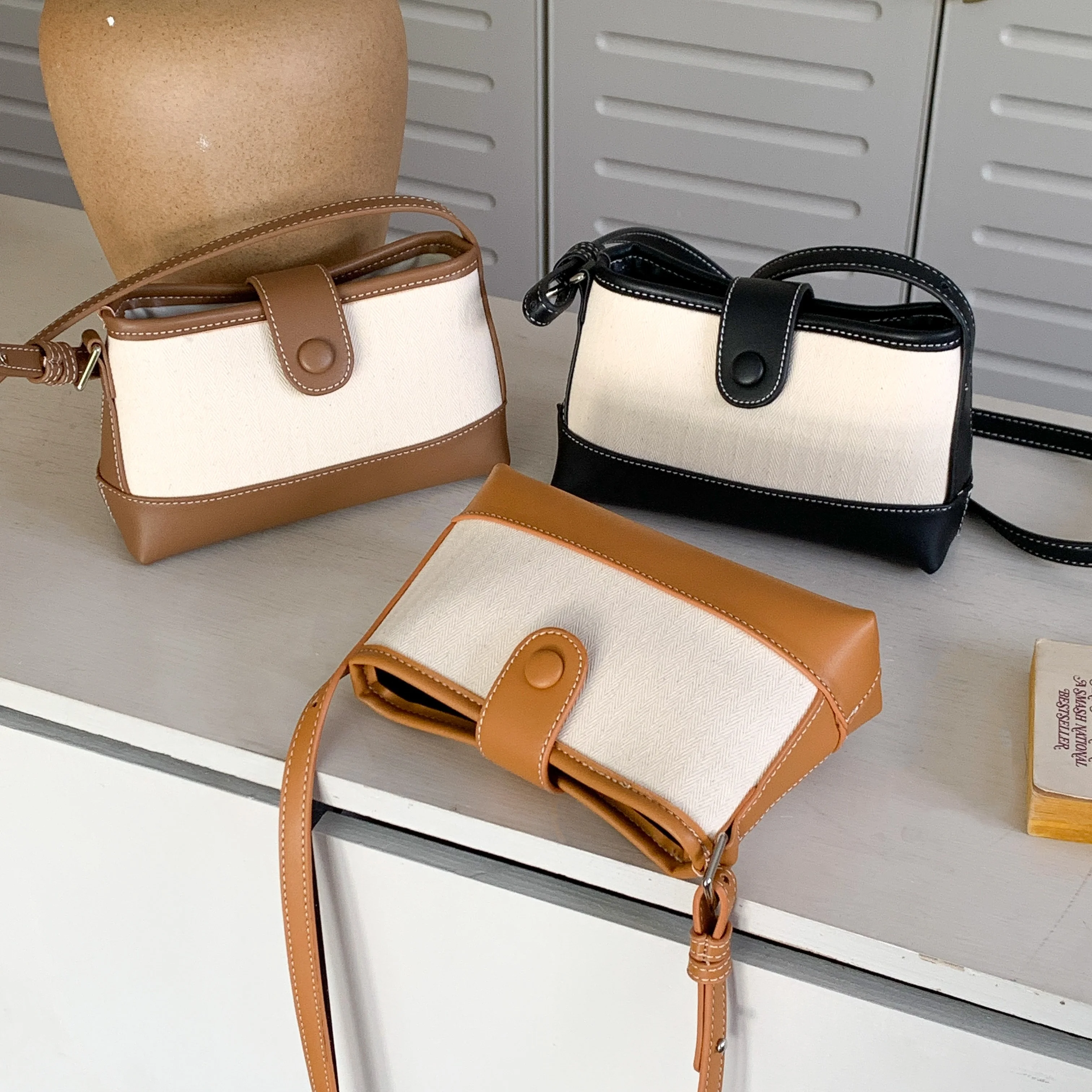 New Canvas High Quality Underarm Bag Design Crossbody Mobile Phone Bag Fashion Leather Splice Single Shoulder Stick Bag
New Canvas High Quality Underarm Bag Design Crossbody Mobile Phone Bag Fashion Leather Splice Single Shoulder Stick Bag