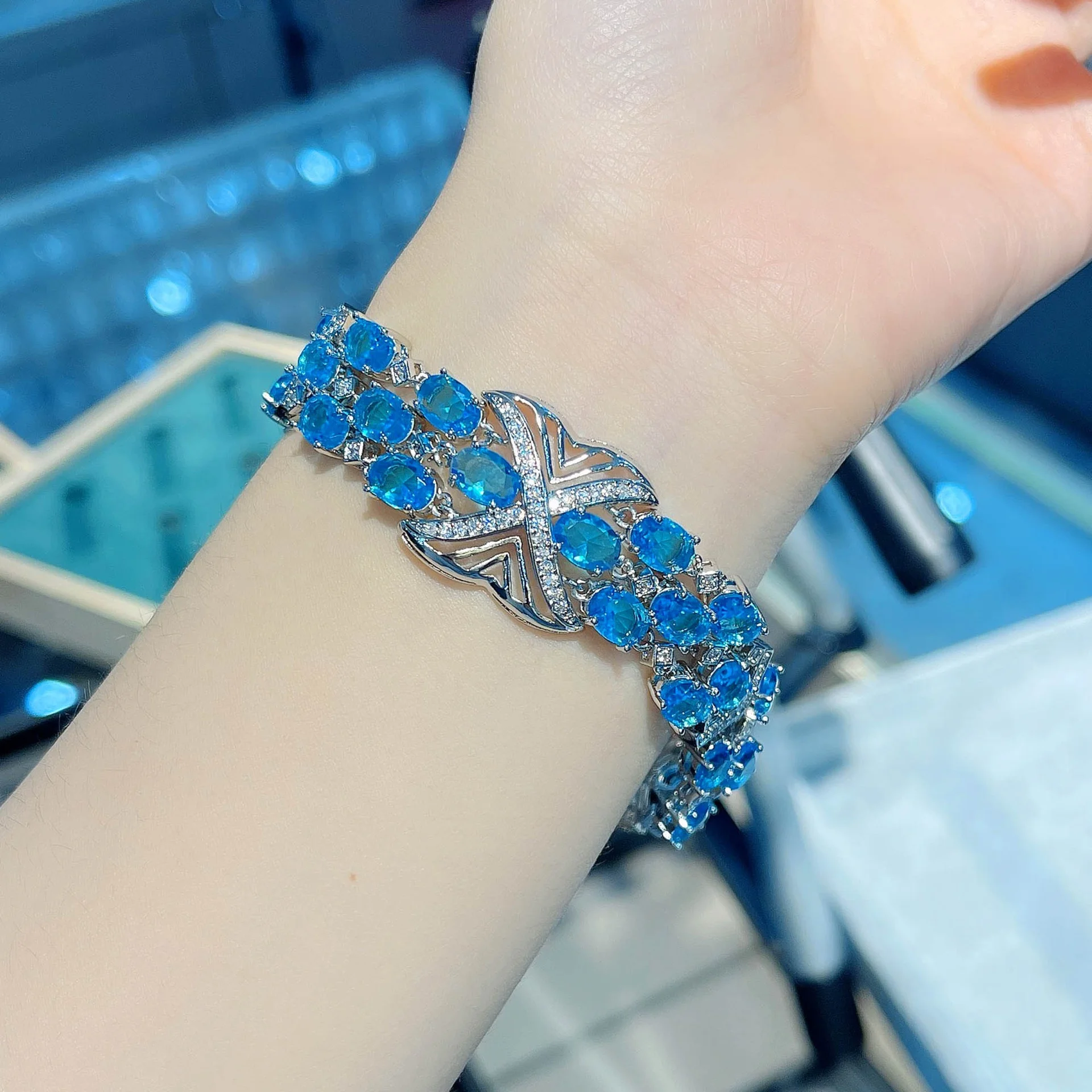 New Exquisite Luxury Women Party Evening Jewelry Big blue Bridal Wedding Bracelet Bangle for Women, Picture shows
New Exquisite Luxury Women Party Evening Jewelry Big blue Bridal Wedding Bracelet Bangle for Women, Picture shows