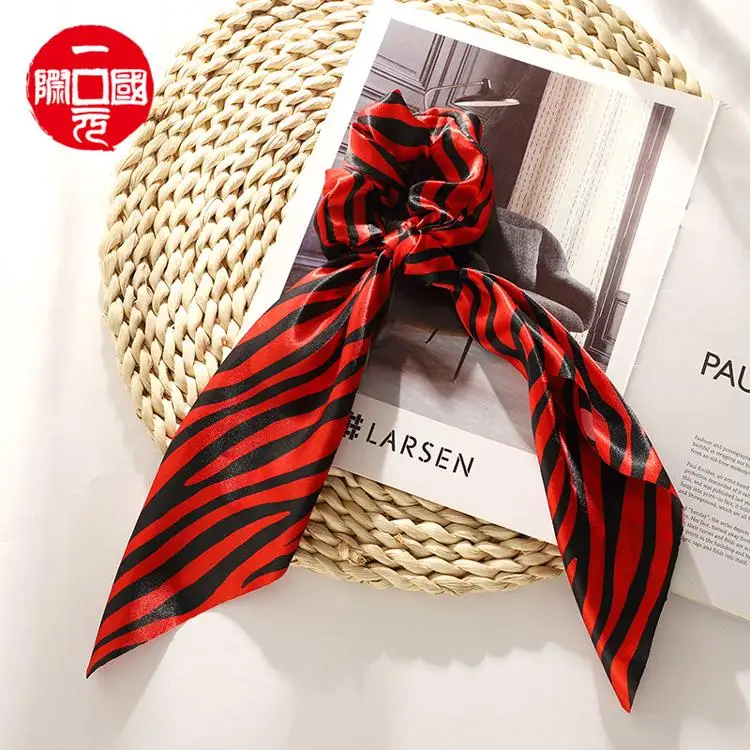 European and American new style pearl pendant hair tie for women knotted bow headband ladies hair tie
European and American new style pearl pendant hair tie for women knotted bow headband ladies hair tie
