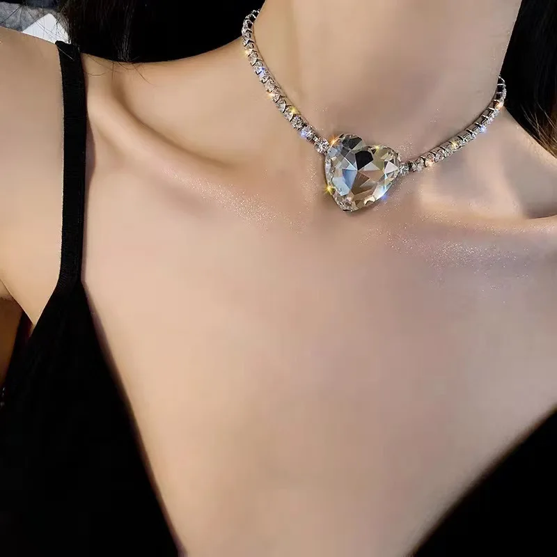 Fashion personality choker clavicle chain net red full diamond necklace Yujie wind neck decoration temperament love necklace, Picture shows
Fashion personality choker clavicle chain net red full diamond necklace Yujie wind neck decoration temperament love necklace, Picture shows