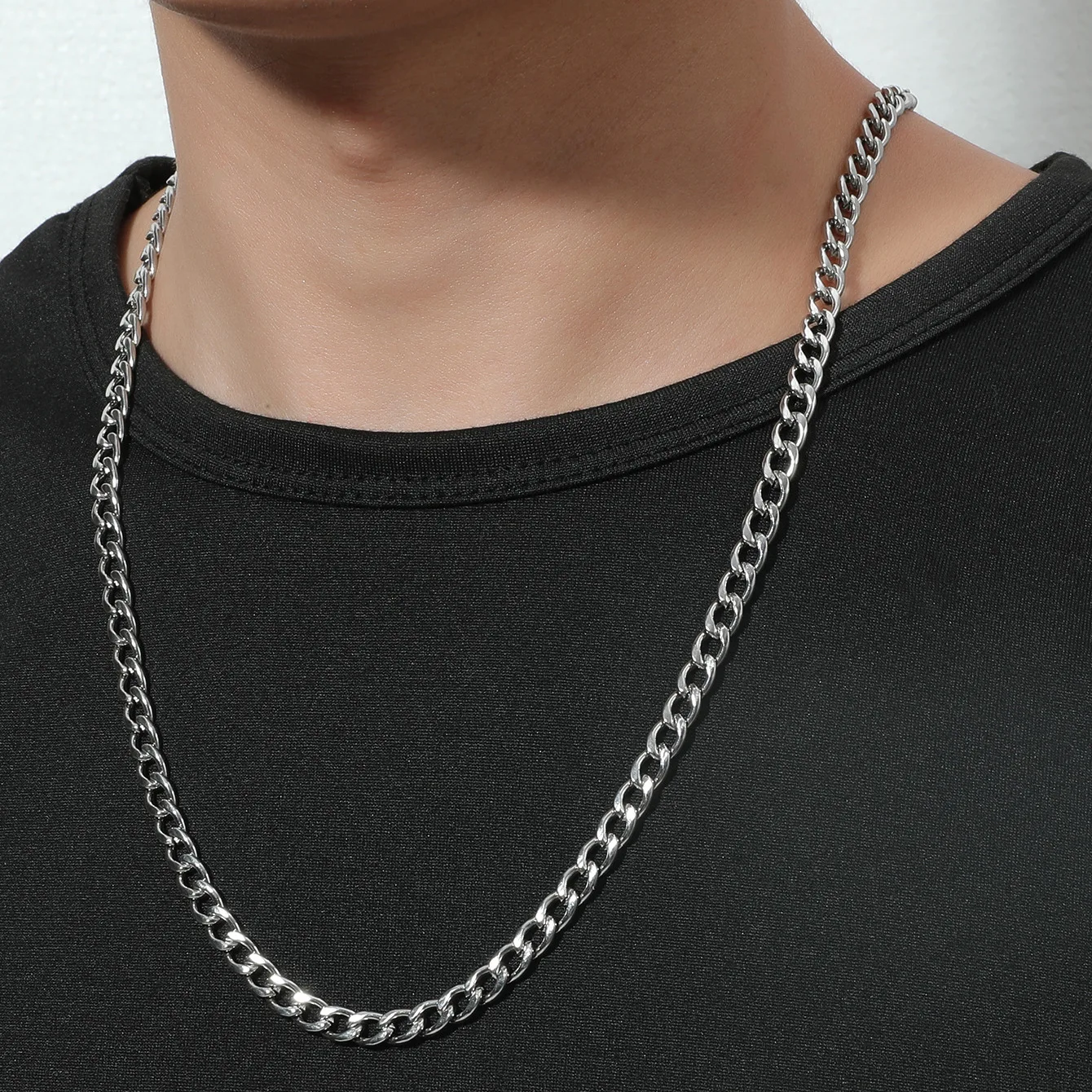 Simple Design Titanium Steel Link Chain Necklace High Polished Silver Plated Stainless Steel Cuban Chain Necklace for Men Women
Simple Design Titanium Steel Link Chain Necklace High Polished Silver Plated Stainless Steel Cuban Chain Necklace for Men Women