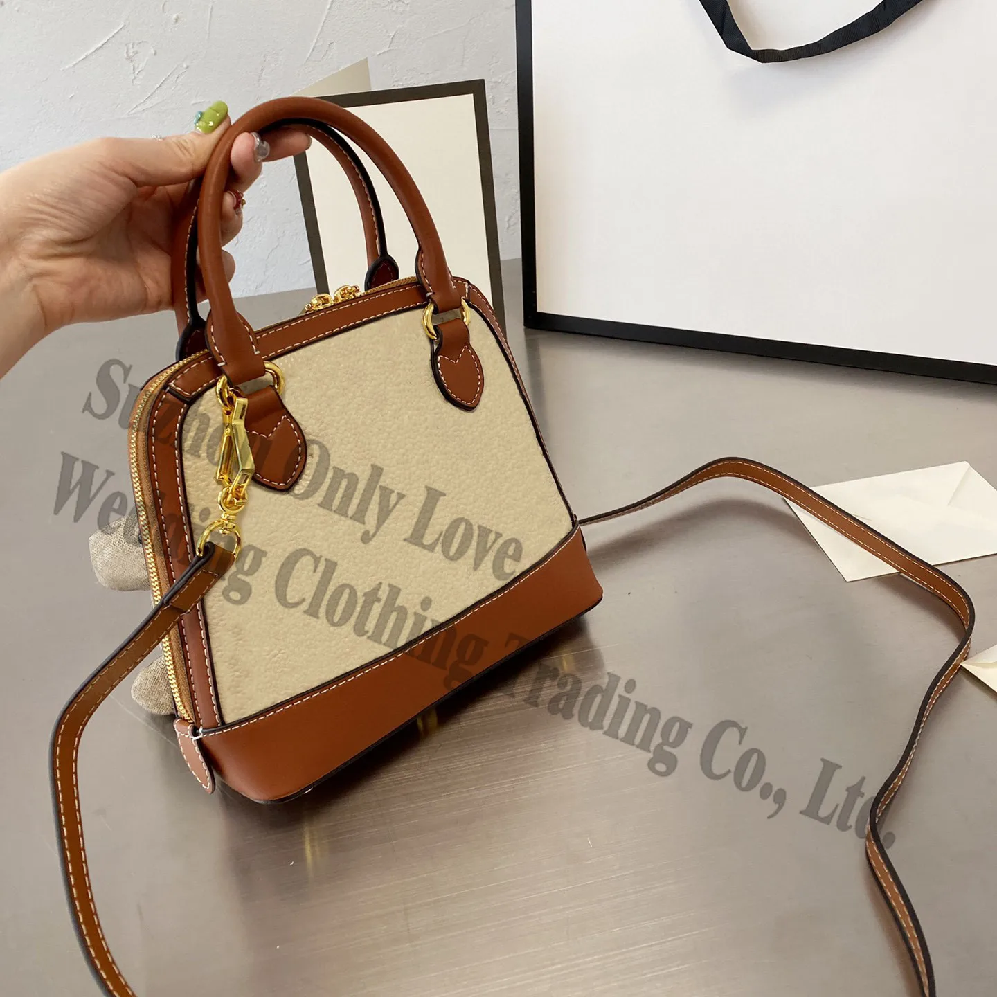 2021 Wholesale Ladies Genuine Leather Hand bags Black White Shoulder Crossbody bag Girl
2021 Wholesale Ladies Genuine Leather Hand bags Black White Shoulder Crossbody bag Girl