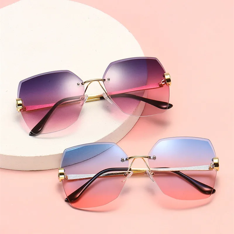 Luxury Brand Sunglasses Women Fashion Black Retro Sun Glasses Women Vintage Lady Summer Style Sun glasses Female Famous UV400
Luxury Brand Sunglasses Women Fashion Black Retro Sun Glasses Women Vintage Lady Summer Style Sun glasses Female Famous UV400