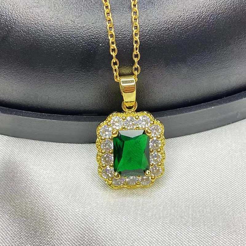 Sparkly Crystal Rhinestone Geometric Emerald Charm Necklace Gold Plated Crystal Rhinestone Pendant Necklace For Ladies
Sparkly Crystal Rhinestone Geometric Emerald Charm Necklace Gold Plated Crystal Rhinestone Pendant Necklace For Ladies