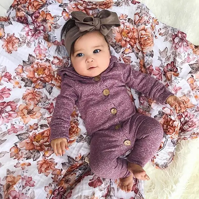 High Quality Solid Color Hooded Single Breasted Full Sleeve Cotton Baby Rompers Newborn Neutral Baby Clothes
High Quality Solid Color Hooded Single Breasted Full Sleeve Cotton Baby Rompers Newborn Neutral Baby Clothes