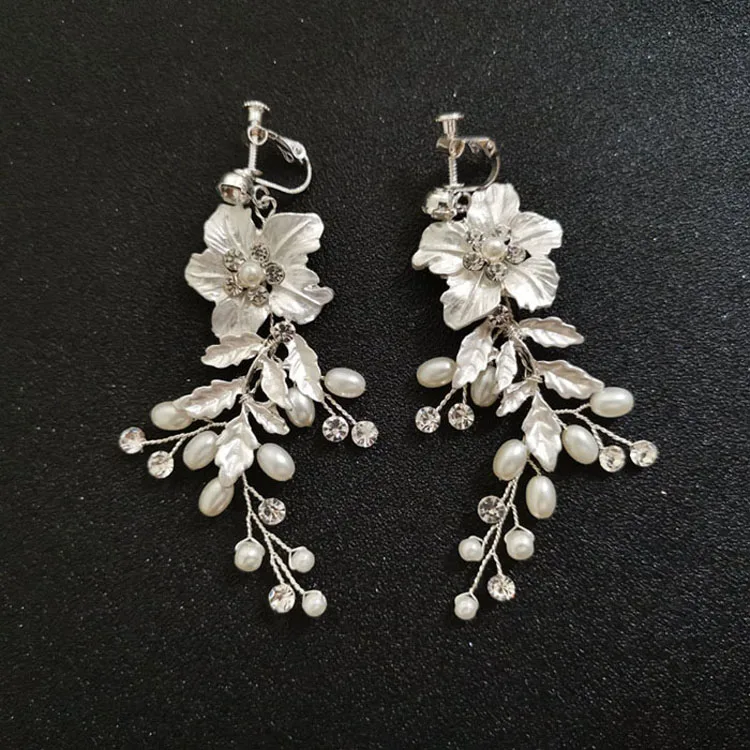 SLBRIDAL Handmade Rhinestones Crystal Pearl Flower Clip on Wedding Dangle Earring Bridal Chandelier Earring Women Girls Jewelry
SLBRIDAL Handmade Rhinestones Crystal Pearl Flower Clip on Wedding Dangle Earring Bridal Chandelier Earring Women Girls Jewelry