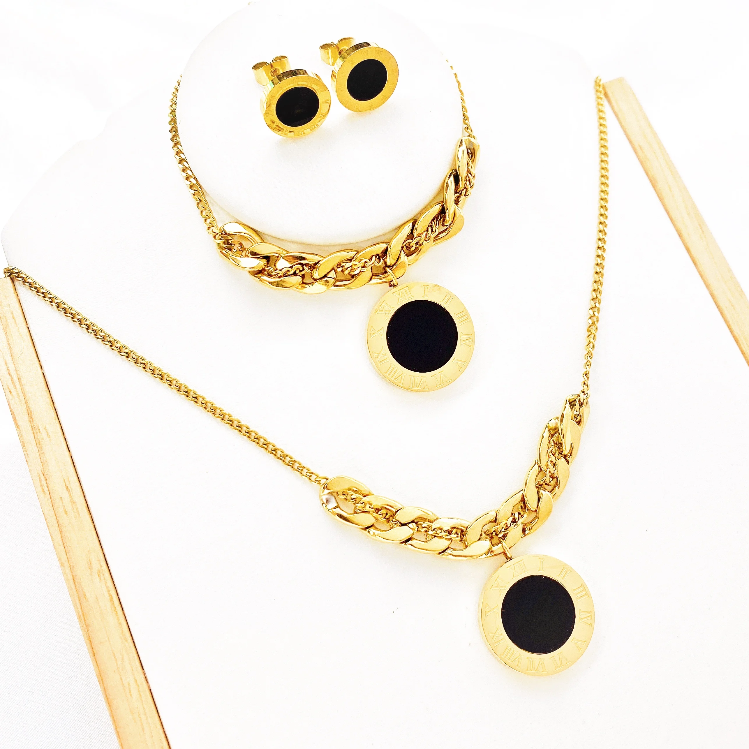 Lady Jewelry Roman Numeral Necklace For Women Turnable Black White Shell Pendent Necklace Jewelry Party Girl Necklace
Lady Jewelry Roman Numeral Necklace For Women Turnable Black White Shell Pendent Necklace Jewelry Party Girl Necklace