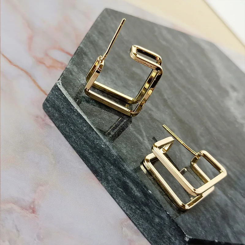 2021 new earrings trendy Korean temperament square geometric ear jewelry wholesale wild simple 925 silver needle earrings
2021 new earrings trendy Korean temperament square geometric ear jewelry wholesale wild simple 925 silver needle earrings