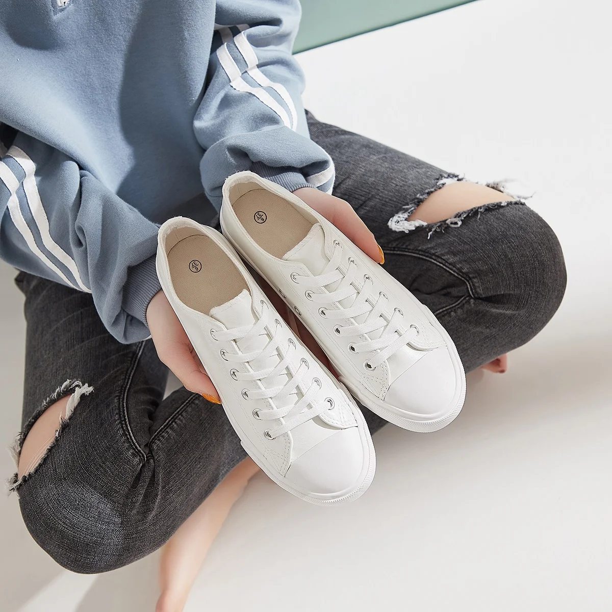 Us Warehouse Wholesale Customized Made Classic PU Leather Sneakers White Shoes For Women
Us Warehouse Wholesale Customized Made Classic PU Leather Sneakers White Shoes For Women