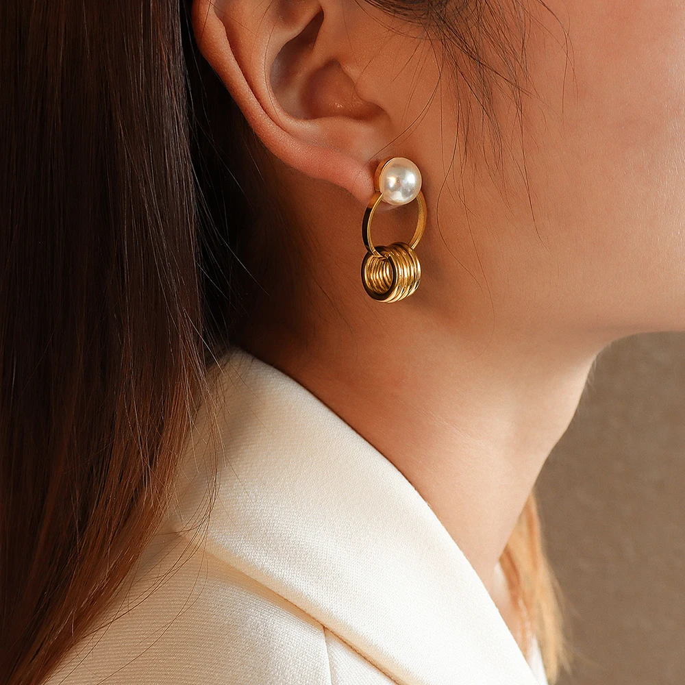 Fashion Designer Double ring pearl earring jewelry titanium steel gold plated 18K genuine gold earrings stainless steel material
Fashion Designer Double ring pearl earring jewelry titanium steel gold plated 18K genuine gold earrings stainless steel material