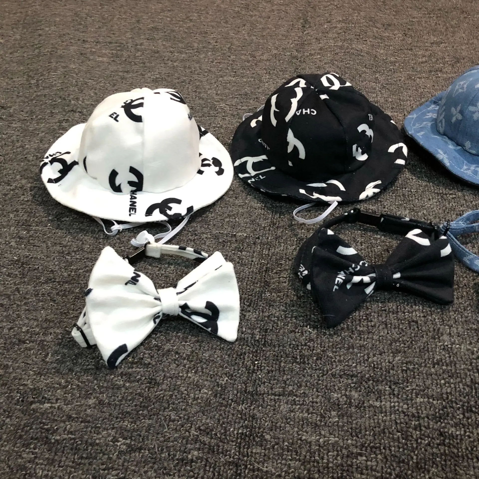 Luxury pet dog hat fashion dog bowknot collar collar dog photo pet accessories 
Luxury pet dog hat fashion dog bowknot collar collar dog photo pet accessories