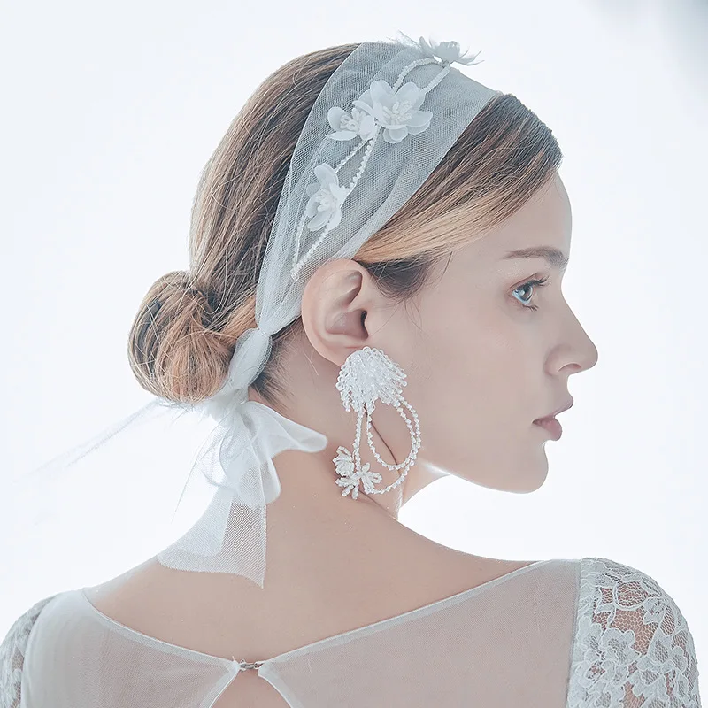 Hot selling fashion handmade white flower crystal bridal wedding earrings bridal veil earrings jewelry set
Hot selling fashion handmade white flower crystal bridal wedding earrings bridal veil earrings jewelry set