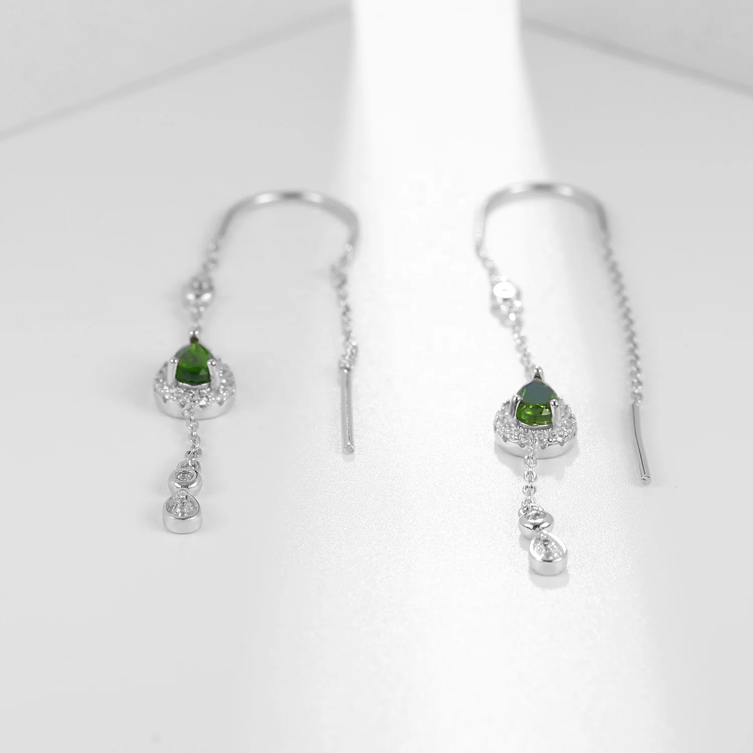 Abiding Chain Earring Thread Earring Silver Modern Chrome Diopside For Jewelry Making Minimalist Earrings Fine Jewelry
Abiding Chain Earring Thread Earring Silver Modern Chrome Diopside For Jewelry Making Minimalist Earrings Fine Jewelry