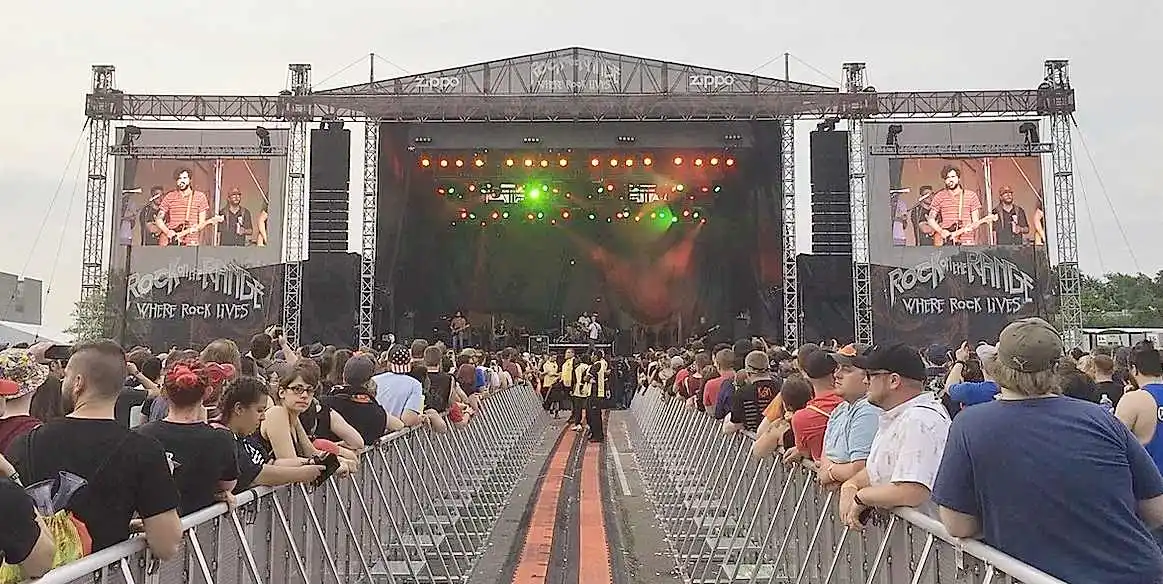 truss with barrier 1