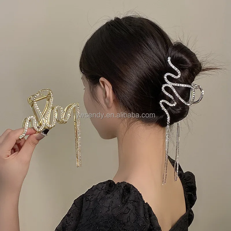 Women Light Luxury Bling Tassel Chain Alloy Large Hair Claws Clips Shiny Rhinestone Girls Ladies Clip Hair Accessories
Women Light Luxury Bling Tassel Chain Alloy Large Hair Claws Clips Shiny Rhinestone Girls Ladies Clip Hair Accessories