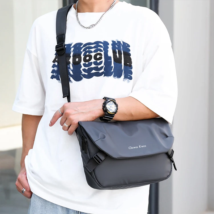 Wholesales Shoulder Bag Messenger Bag with durable oxford polyester canvas fabric and waterproof Customized
Wholesales Shoulder Bag Messenger Bag with durable oxford polyester canvas fabric and waterproof Customized