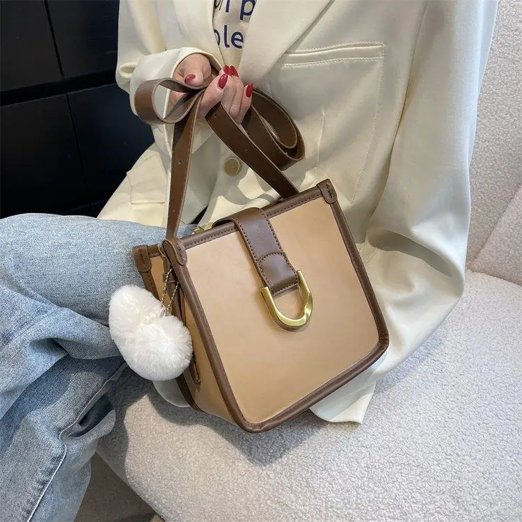 High Sense Of Big Bag 2021 New Fashion Female Bag Summer Large Capacity One Shoulder Messenger Bag
High Sense Of Big Bag 2021 New Fashion Female Bag Summer Large Capacity One Shoulder Messenger Bag
