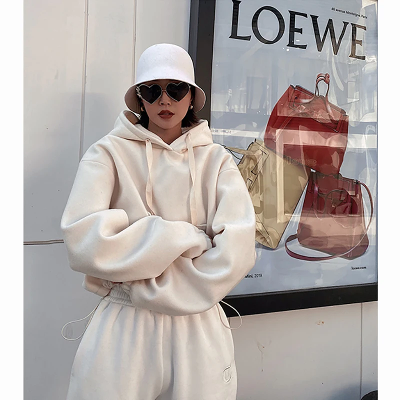 2020 autumn winter jogger jumper cool girl custom crop top streetwear high quality oversized velvet women hoodie
2020 autumn winter jogger jumper cool girl custom crop top streetwear high quality oversized velvet women hoodie