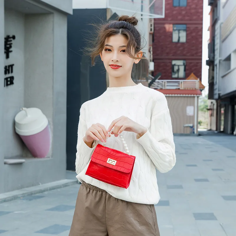 2021 latest designer luxury crocodile handbag and pearly handbags high quality bag for women and ladies
2021 latest designer luxury crocodile handbag and pearly handbags high quality bag for women and ladies