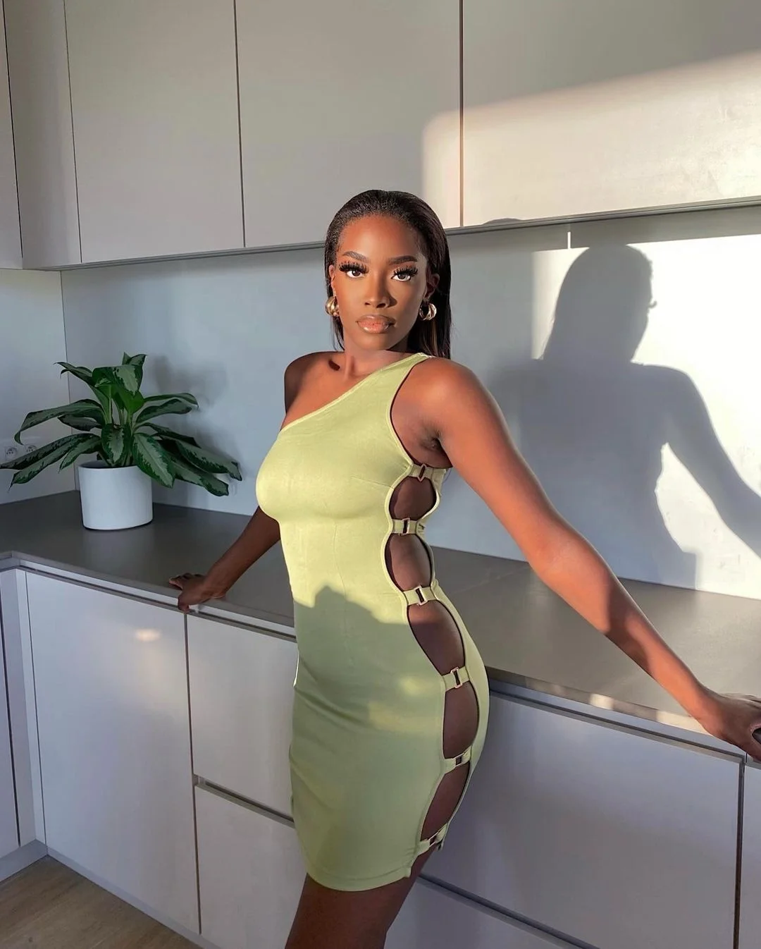 KKbeier BR21Y239 Irregular One Shoulder Hollow Out Outfits with Solid Color Sexy Club Mini Bodycon Elegant Dress for Women
KKbeier BR21Y239 Irregular One Shoulder Hollow Out Outfits with Solid Color Sexy Club Mini Bodycon Elegant Dress for Women