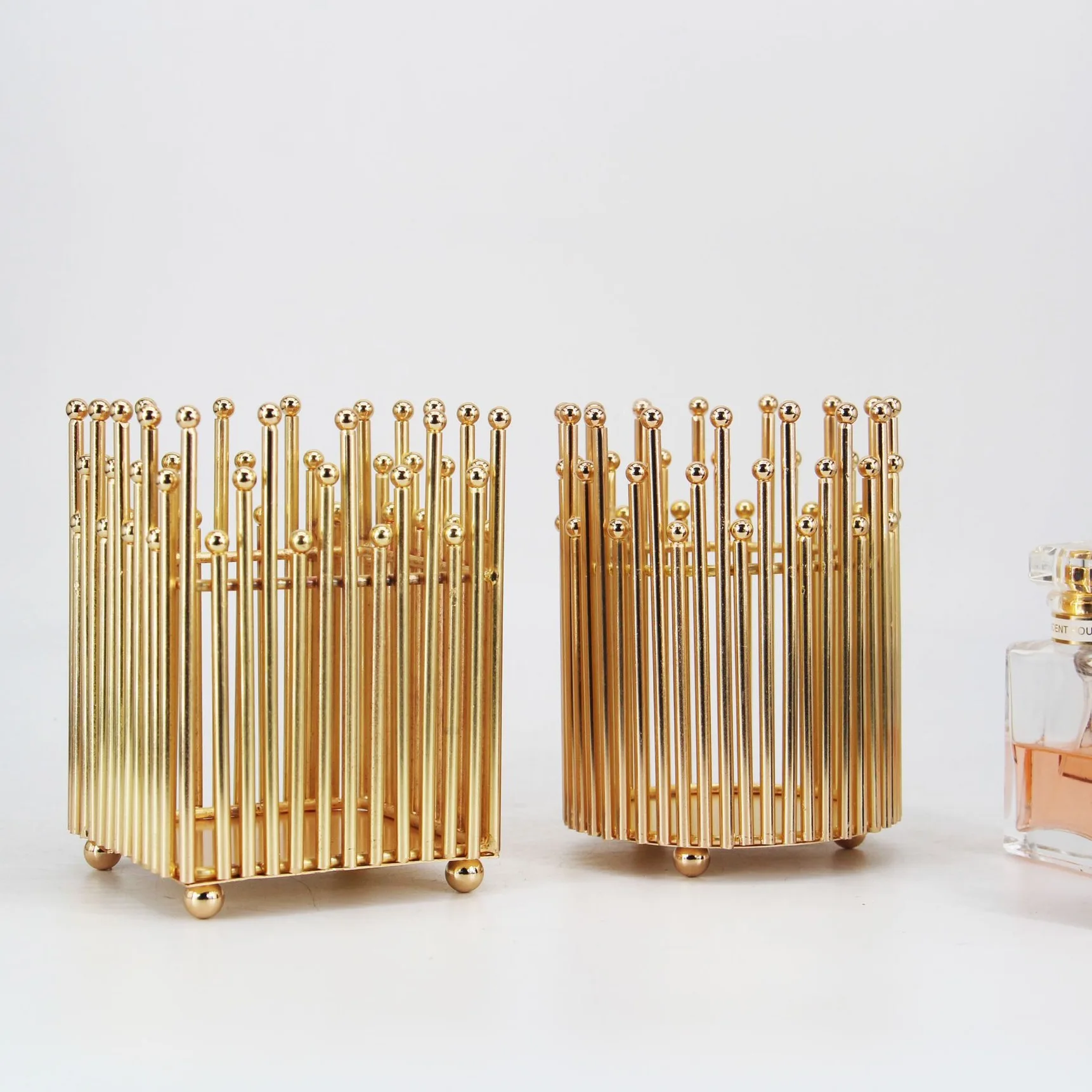 SWH510 Europe cosmetic brush organizer metal pen holder makeup brushes square round holder, Gold
SWH510 Europe cosmetic brush organizer metal pen holder makeup brushes square round holder, Gold