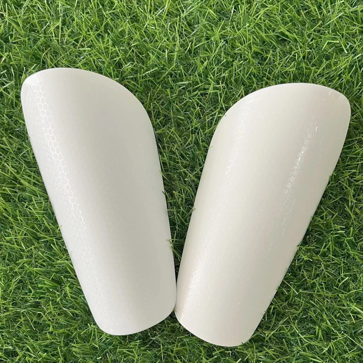 Wholesale New Custom Design Best Selling Blank White Honeycomb Surface Lightweight Safety Mini Football Soccer Shin Guard Pads
Wholesale New Custom Design Best Selling Blank White Honeycomb Surface Lightweight Safety Mini Football Soccer Shin Guard Pads