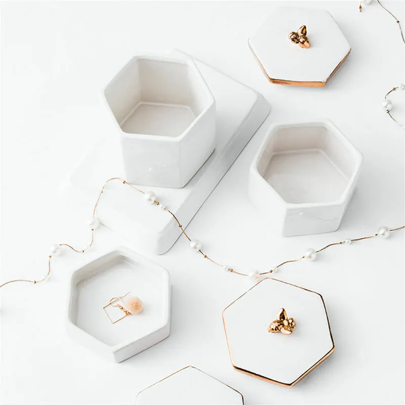 Nordic Home Decorations Handmade Electroplate Animal Trinket White Ceramic Jewelry Box Wedding Gift Candy Jar Storage
Nordic Home Decorations Handmade Electroplate Animal Trinket White Ceramic Jewelry Box Wedding Gift Candy Jar Storage