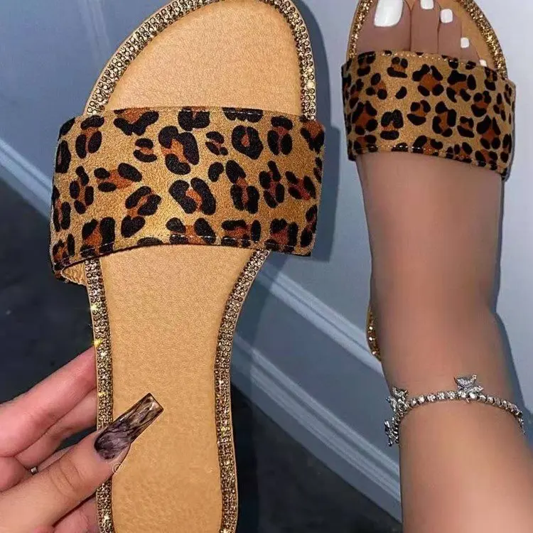 Factory Sale Ladies Flat Slippers Leopard Print Open Toe Rhinestone Non-slip Women Summer Slippers
Factory Sale Ladies Flat Slippers Leopard Print Open Toe Rhinestone Non-slip Women Summer Slippers