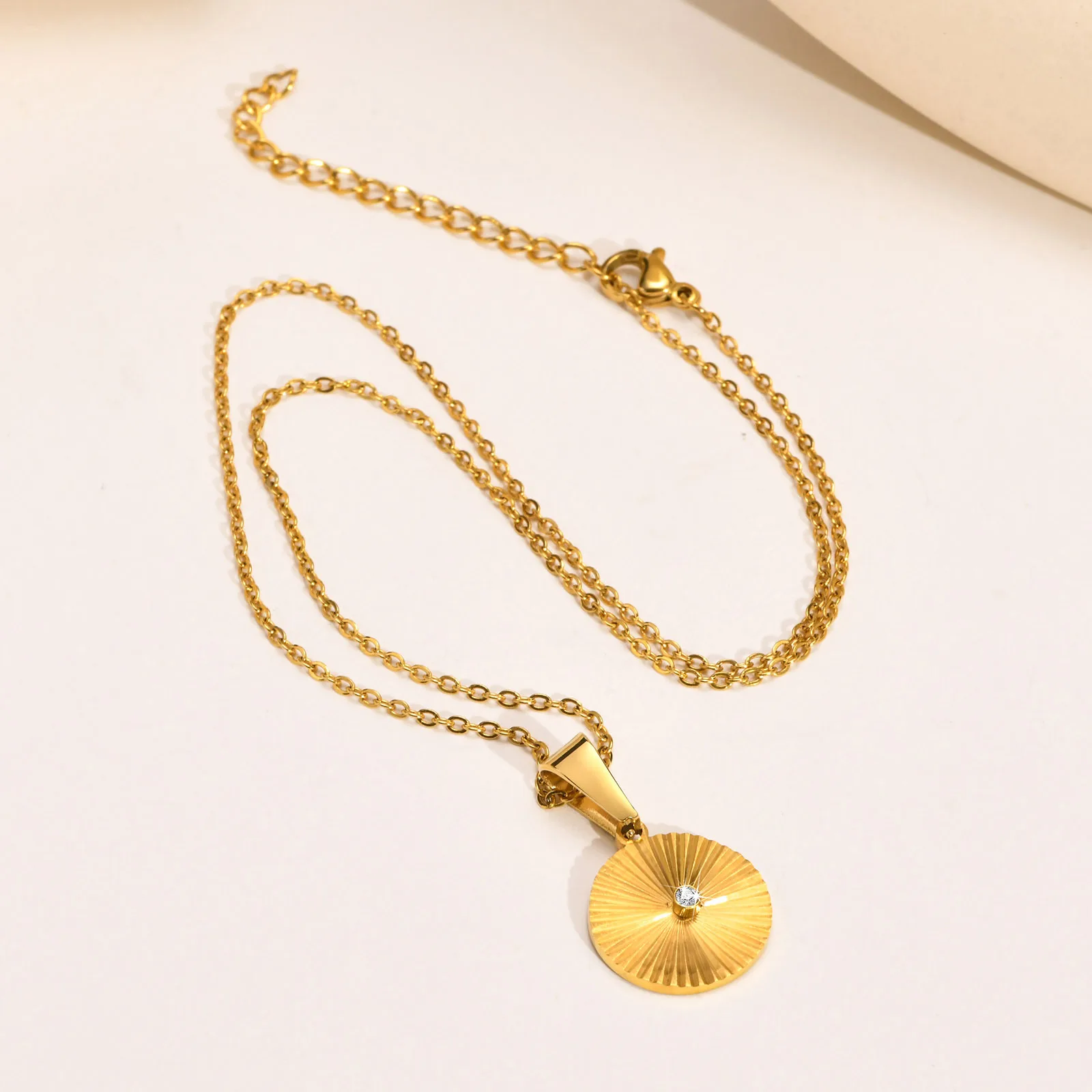 PVD Plated 18K Gold Shaped Pendant Heart Sunshine Geometric Burst Sunburst Texture Necklace for Women Choker Necklace
PVD Plated 18K Gold Shaped Pendant Heart Sunshine Geometric Burst Sunburst Texture Necklace for Women Choker Necklace