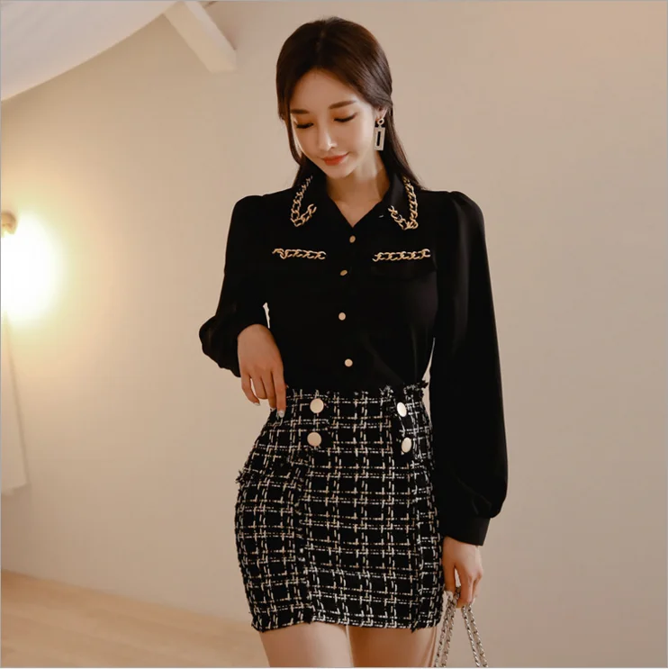 2021 New Two-piece suit OL Business Attire temperament shirt fashion lapel single-breasted chain blouse lantern sleeve Top+Skirt
2021 New Two-piece suit OL Business Attire temperament shirt fashion lapel single-breasted chain blouse lantern sleeve Top+Skirt