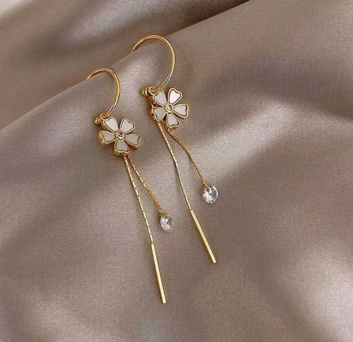 New trendy silver post long petal tassel earrings Korean personality earrings fashion earrings women
New trendy silver post long petal tassel earrings Korean personality earrings fashion earrings women