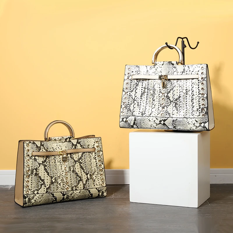 HEC 2021 Wholesale Products New Arrival Lady Fashion Snakeskin Purses and Handbags Sets for Woman
HEC 2021 Wholesale Products New Arrival Lady Fashion Snakeskin Purses and Handbags Sets for Woman