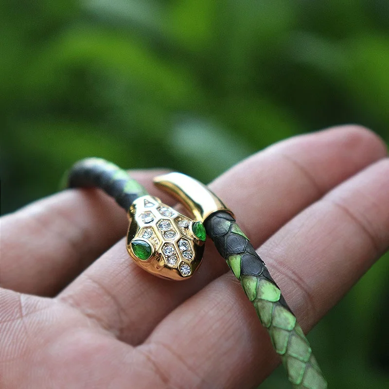 2021 Hot selling exotic leather bracelet women screw python leather bracelets, Mixed color available
2021 Hot selling exotic leather bracelet women screw python leather bracelets, Mixed color available