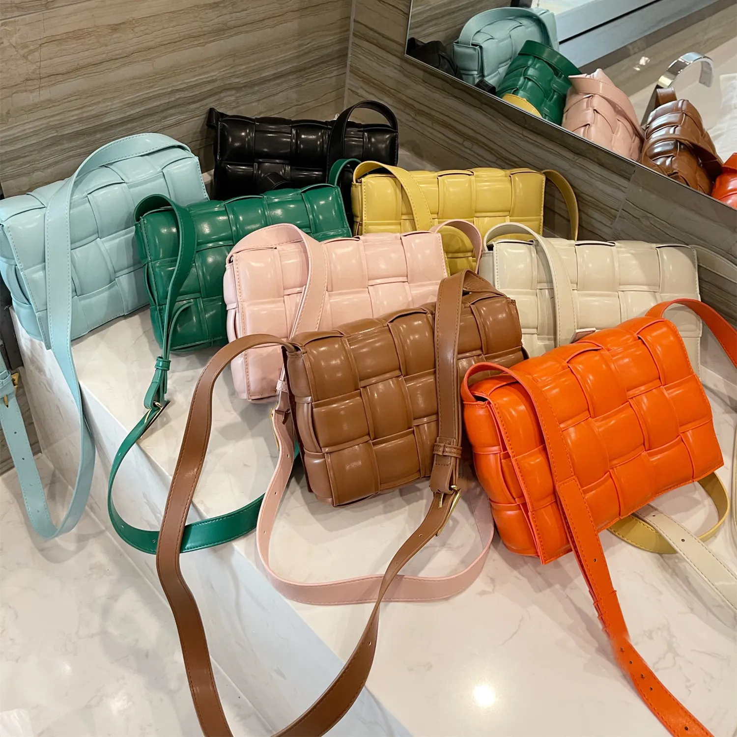 2021 luxury handbags Female leather weave flap Chain Shoulder Messenger crossbody bags women handbags
2021 luxury handbags Female leather weave flap Chain Shoulder Messenger crossbody bags women handbags