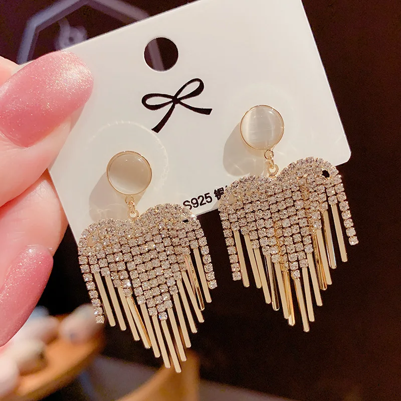 Korean Style Luxury Cubic Zirconia Earrings Designer Heart Tassel Ear Ring Women Party Jewelry Valentine's Day Accessories
Korean Style Luxury Cubic Zirconia Earrings Designer Heart Tassel Ear Ring Women Party Jewelry Valentine's Day Accessories