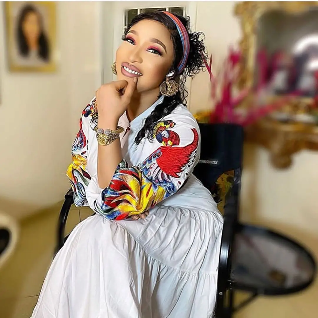 2020 Autumn/winter African High-end Runway Shirt Dress Autumn Stand Collar Lanterna Sleeve Embroidery Maxi Dress, Picture
2020 Autumn/winter African High-end Runway Shirt Dress Autumn Stand Collar Lanterna Sleeve Embroidery Maxi Dress, Picture