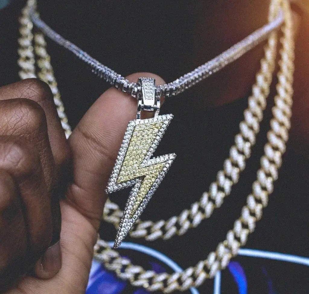 New Ice Out the lightning Necklace & Pendant With free stainless steel chain Tennis Chain Cubic Zircon Men Hip Hop Jewelry Gift, Gold, silver, bi-color
New Ice Out the lightning Necklace & Pendant With free stainless steel chain Tennis Chain Cubic Zircon Men Hip Hop Jewelry Gift, Gold, silver, bi-color
