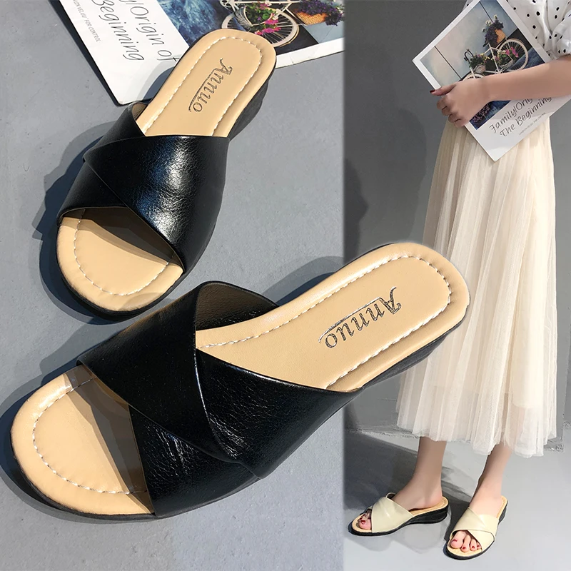 Summer New Women's Shoes Korean Round Head Flat Bottom Women's Outdoor Leisure Slippers
Summer New Women's Shoes Korean Round Head Flat Bottom Women's Outdoor Leisure Slippers