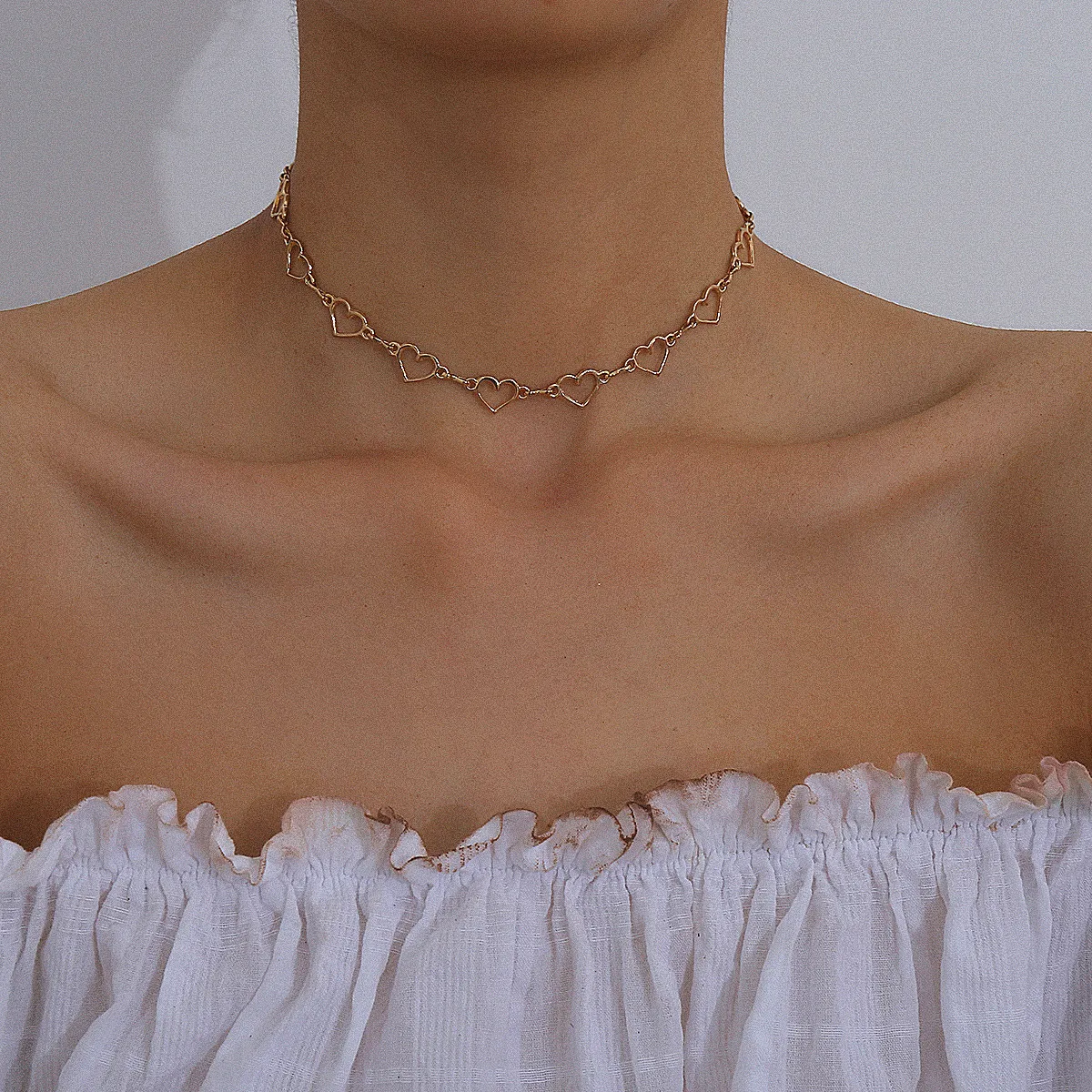 SHIXIN Fashion Choker Necklace Slender Clavicle Chain Barbed Wire Hollow Heart Necklace for Women GirlfriendAccessories Jewelry
SHIXIN Fashion Choker Necklace Slender Clavicle Chain Barbed Wire Hollow Heart Necklace for Women GirlfriendAccessories Jewelry