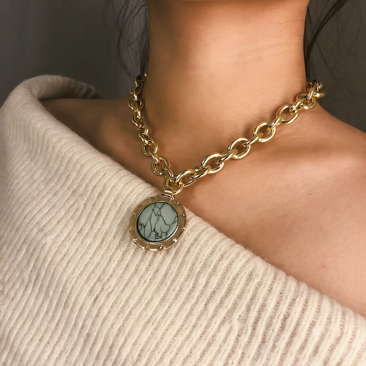 Hesiod Shiny Thick Gold Chain Necklace Green Gemstone Pendant Necklace Sweater Chain For Women
Hesiod Shiny Thick Gold Chain Necklace Green Gemstone Pendant Necklace Sweater Chain For Women